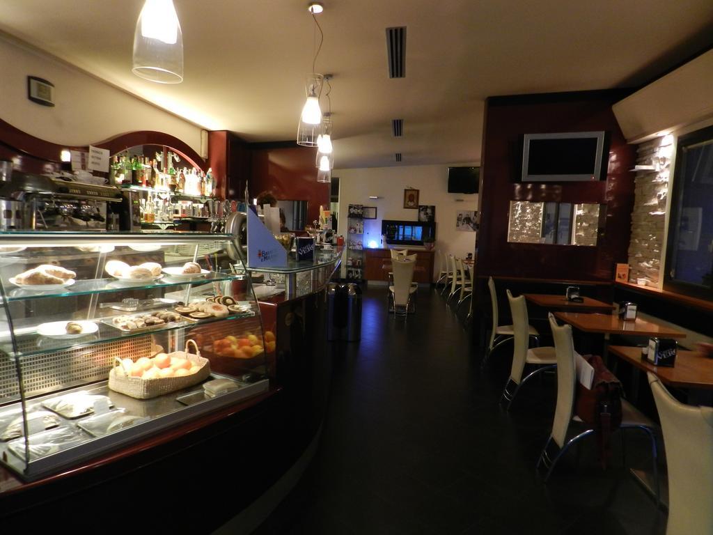 Locanda Trattoria Caffe Cavour Cittadella Exteriör bild