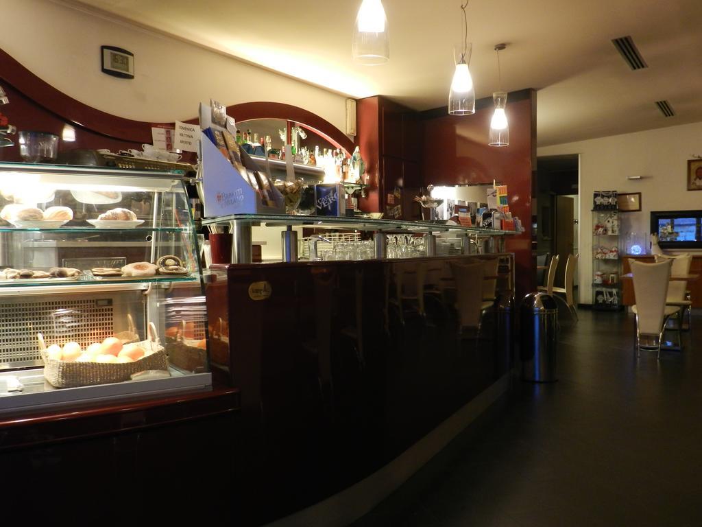 Locanda Trattoria Caffe Cavour Cittadella Exteriör bild