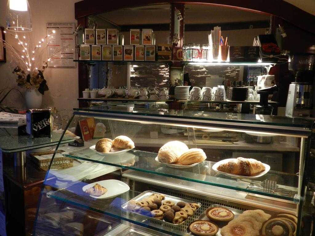 Locanda Trattoria Caffe Cavour Cittadella Exteriör bild