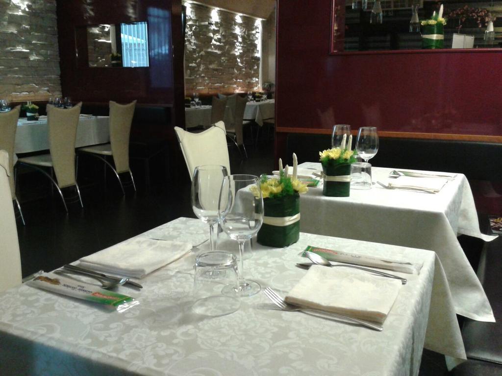 Locanda Trattoria Caffe Cavour Cittadella Exteriör bild